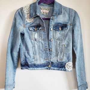 Jean jacket with lace detail